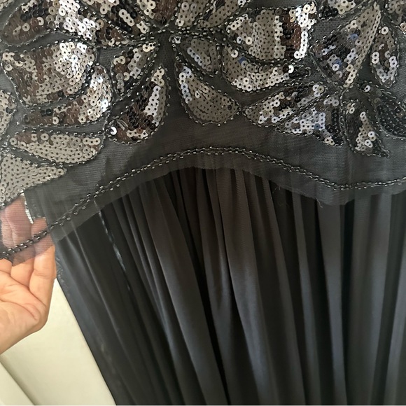 Maxi black period style sequined sleeveless gown with flowy material. - Picture 13 of 13